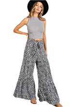 Cargar imagen en el visor de la galería, Animal Print Wide Leg Pants
