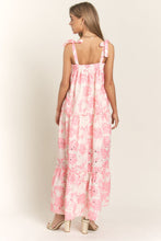 Cargar imagen en el visor de la galería, Creamy Rose Floral Maxi Dress
