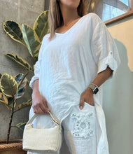 Cargar imagen en el visor de la galería, Linen Irregular Blouse
