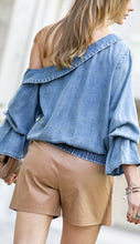 Cargar imagen en el visor de la galería, Denim Gypsy Top
