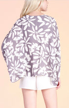 Cargar imagen en el visor de la galería, Graphic Daisy Blouson Caftan Top
