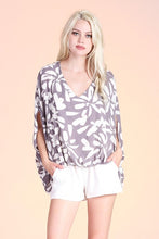 Load image into Gallery viewer, Graphic Daisy Blouson Caftan Top
